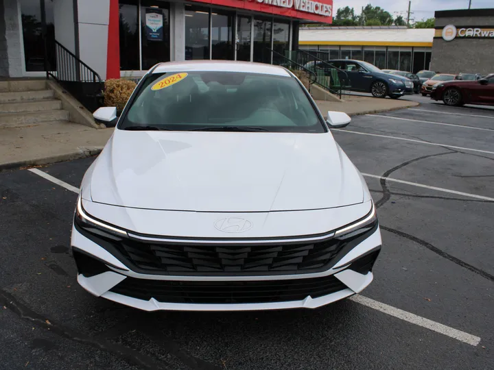 WHITE, 2024 HYUNDAI ELANTRA HYBRID Image 3