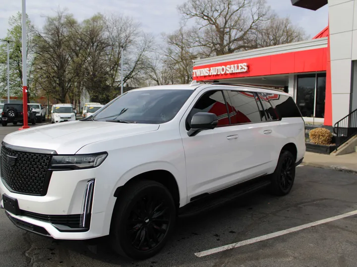 WHITE, 2021 CADILLAC ESCALADE ESV Image 3