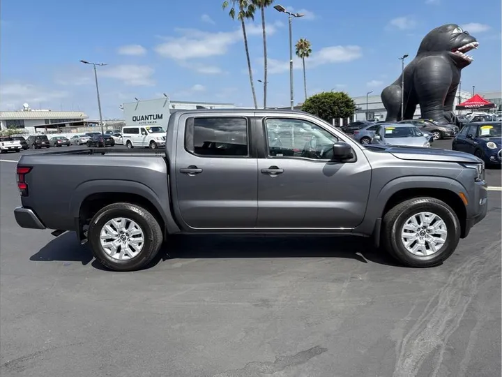 GRAY, 2022 NISSAN FRONTIER CREW CAB Image 6