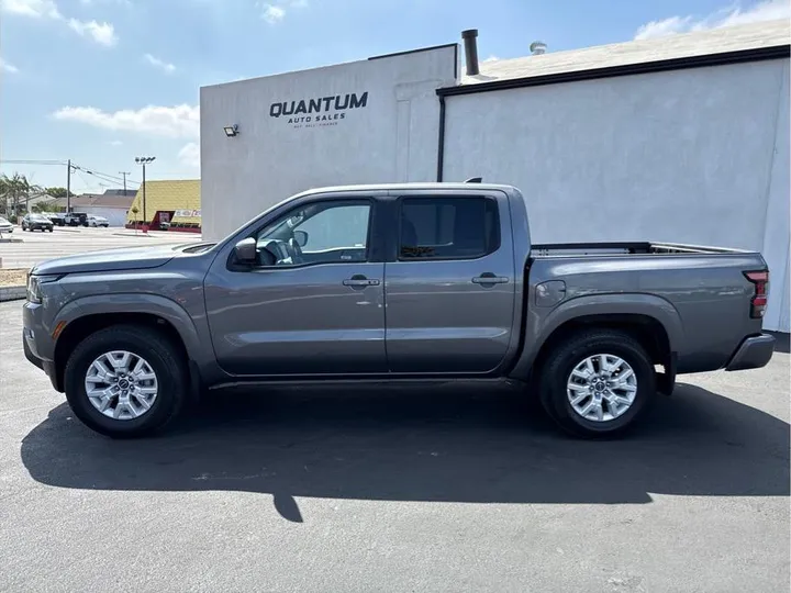 GRAY, 2022 NISSAN FRONTIER CREW CAB Image 2