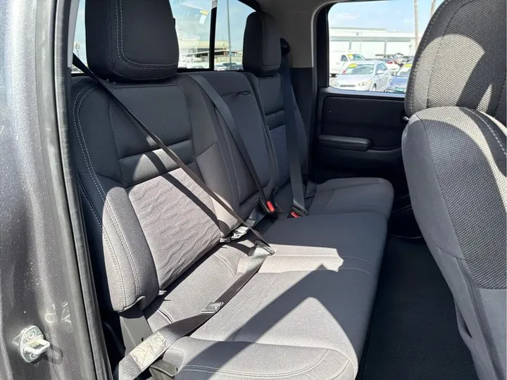 GRAY, 2022 NISSAN FRONTIER CREW CAB Image 13
