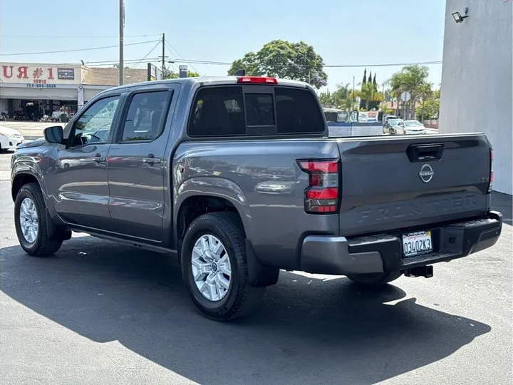 GRAY, 2022 NISSAN FRONTIER CREW CAB Image 3