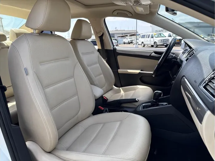 WHITE, 2018 VOLKSWAGEN JETTA Image 12