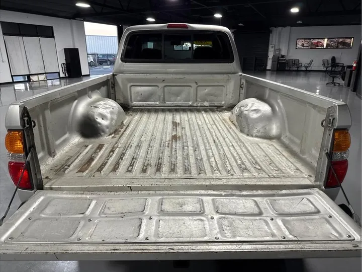 SILVER, 2001 TOYOTA TACOMA XTRACAB Image 10
