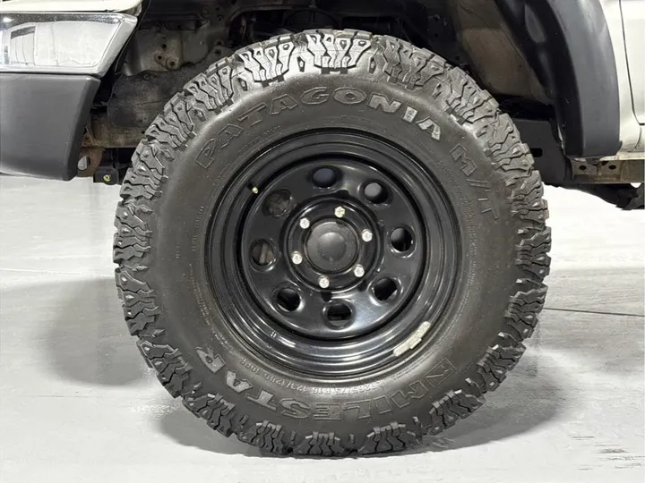 SILVER, 2001 TOYOTA TACOMA XTRACAB Image 9