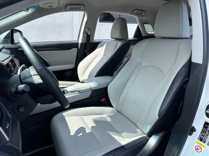 WHITE, 2019 LEXUS RX Image 11