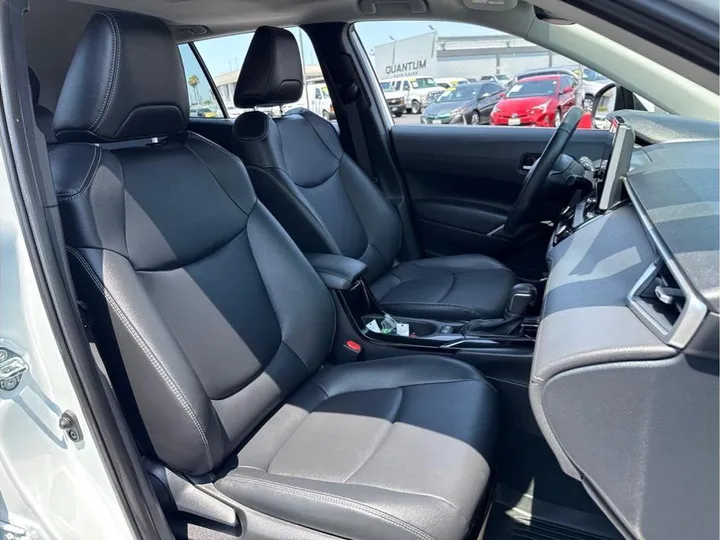 WHITE, 2023 TOYOTA COROLLA CROSS Image 12
