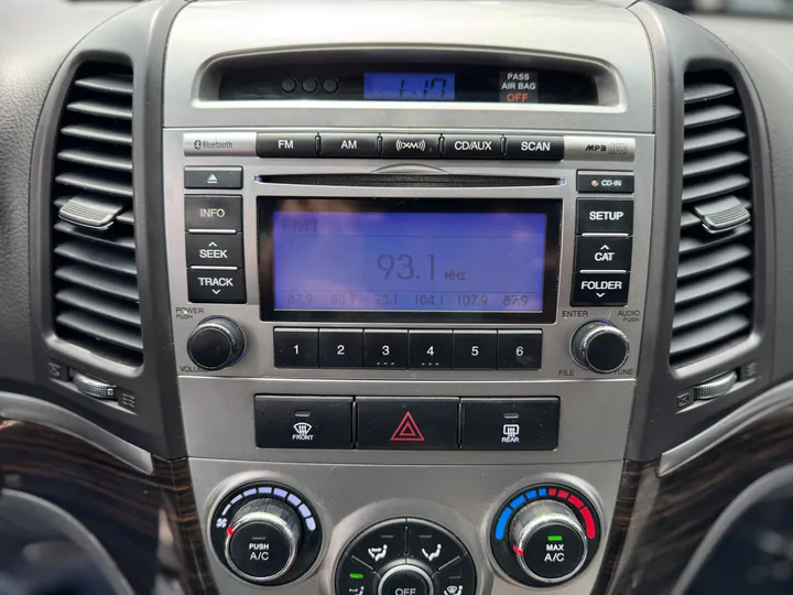SILVER, 2010 HYUNDAI SANTA FE Image 26