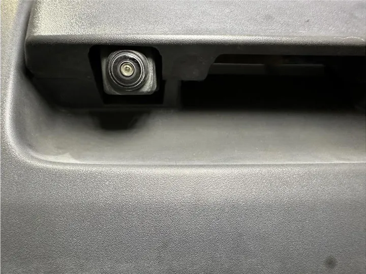 GRAY, 2018 NISSAN FRONTIER CREW CAB Image 22