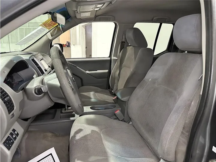 GRAY, 2018 NISSAN FRONTIER CREW CAB Image 12