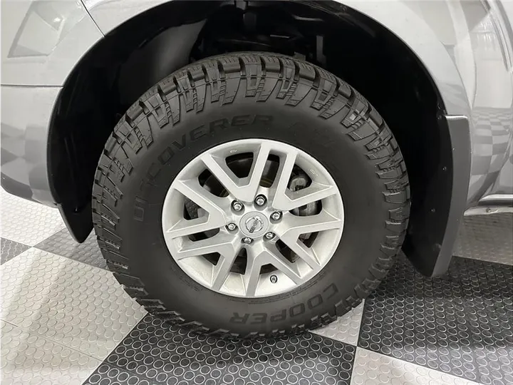 GRAY, 2018 NISSAN FRONTIER CREW CAB Image 11