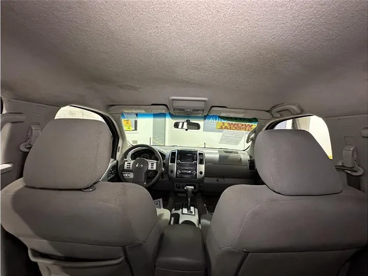 GRAY, 2018 NISSAN FRONTIER CREW CAB Image 16