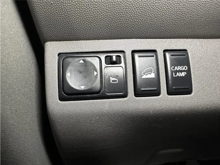 GRAY, 2018 NISSAN FRONTIER CREW CAB Image 34