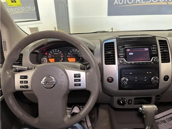 GRAY, 2018 NISSAN FRONTIER CREW CAB Image 37