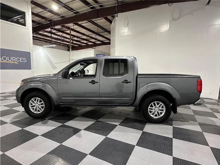 GRAY, 2018 NISSAN FRONTIER CREW CAB Image 8