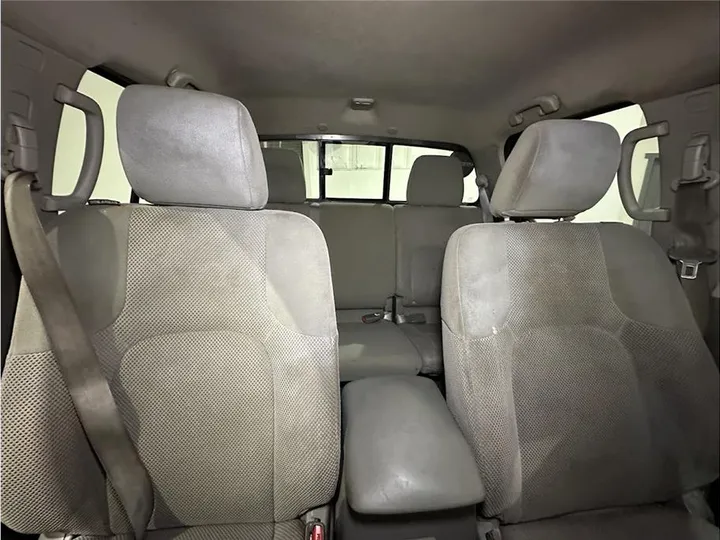 GRAY, 2018 NISSAN FRONTIER CREW CAB Image 28