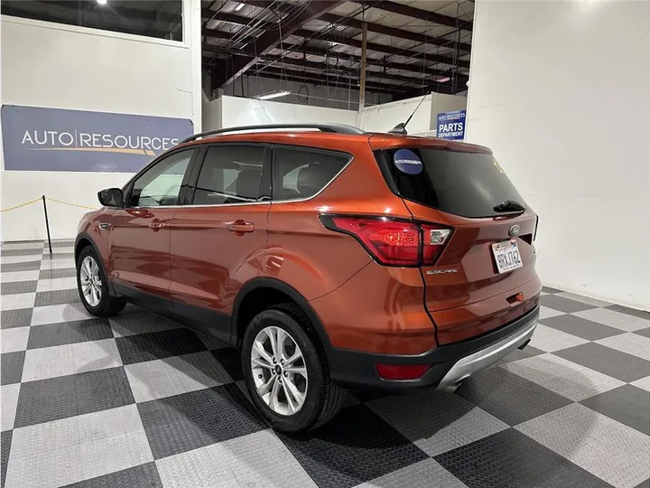 ORANGE, 2019 FORD ESCAPE Image 7