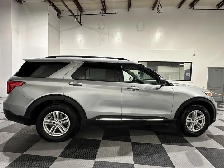 SILVER, 2023 FORD EXPLORER Image 4