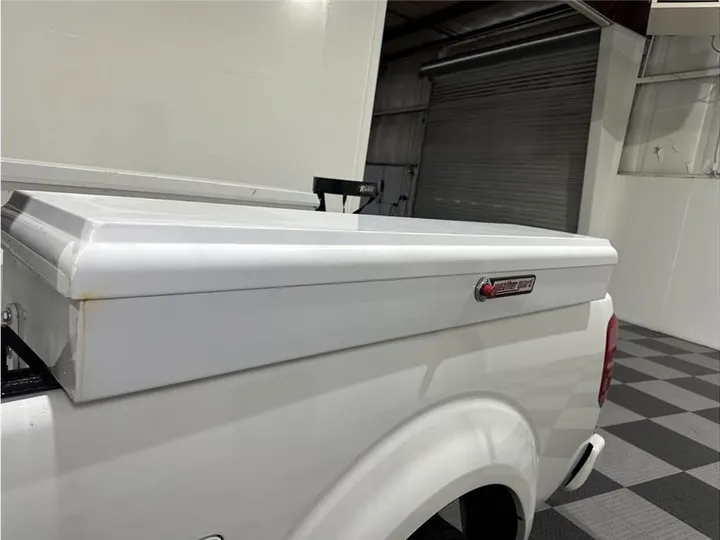 WHITE, 2019 NISSAN FRONTIER KING CAB Image 16