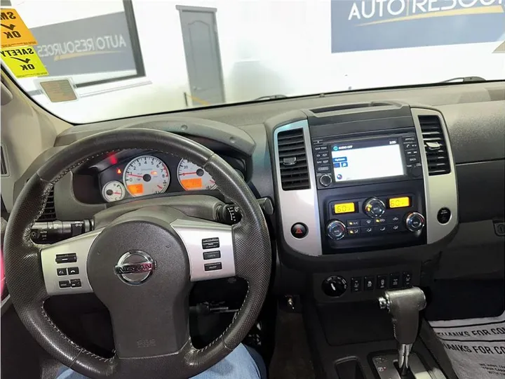 WHITE, 2015 NISSAN FRONTIER KING CAB Image 34