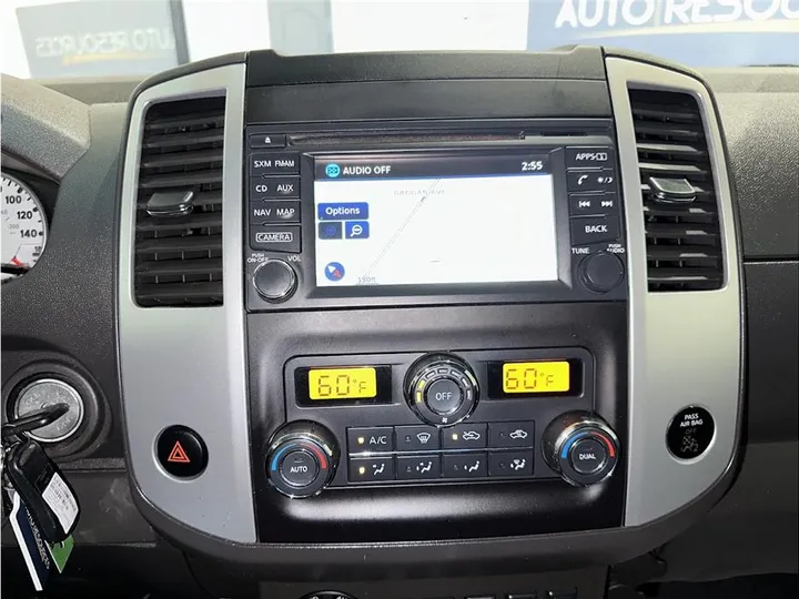 WHITE, 2015 NISSAN FRONTIER KING CAB Image 32