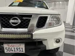 WHITE, 2015 NISSAN FRONTIER KING CAB Thumnail Image 10