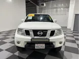 WHITE, 2015 NISSAN FRONTIER KING CAB Thumnail Image 3