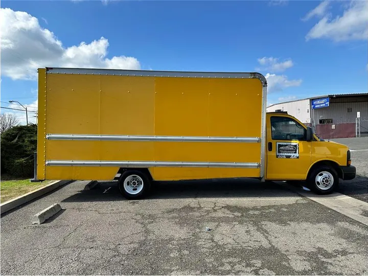 YELLOW, 2012 GMC SAVANA COMMERCIAL CUTAWAY Image 4