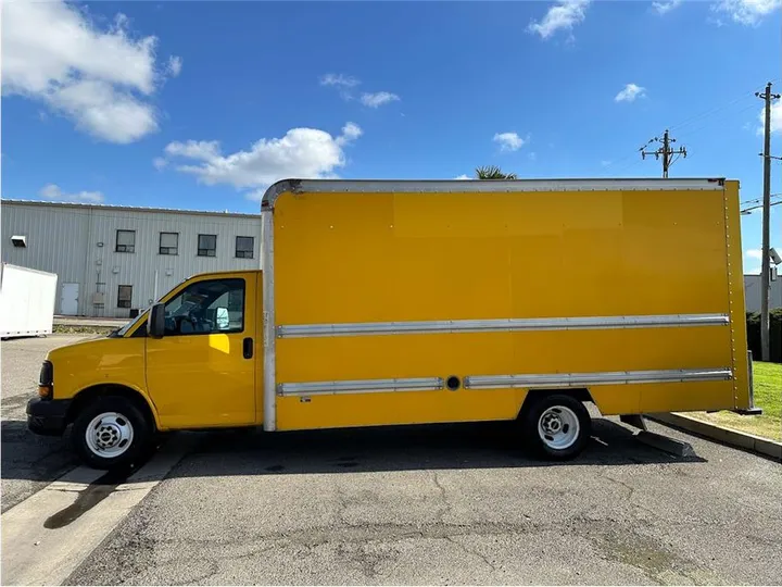 YELLOW, 2012 GMC SAVANA COMMERCIAL CUTAWAY Image 8