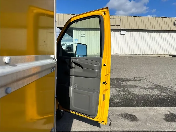 YELLOW, 2012 GMC SAVANA COMMERCIAL CUTAWAY Image 29