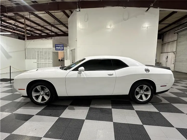 WHITE, 2016 DODGE CHALLENGER Image 8