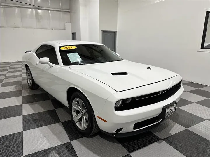 WHITE, 2016 DODGE CHALLENGER Image 2