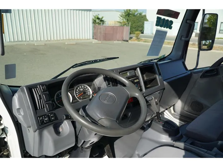 WHITE, 2014 ISUZU NQR/NRR Image 21