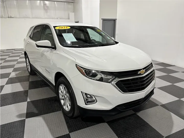 WHITE, 2021 CHEVROLET EQUINOX Image 2