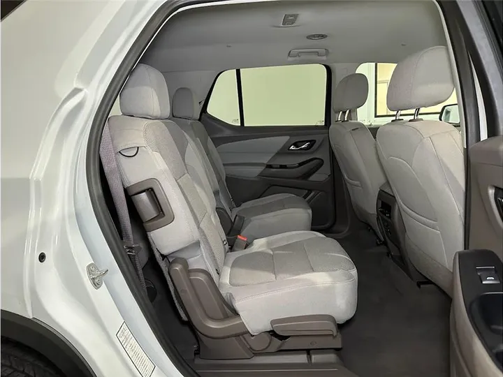 WHITE, 2021 CHEVROLET TRAVERSE Image 23