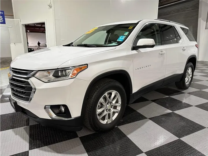 WHITE, 2021 CHEVROLET TRAVERSE Image 8