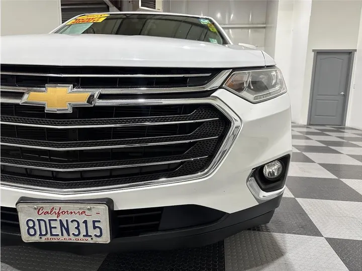 WHITE, 2018 CHEVROLET TRAVERSE Image 10