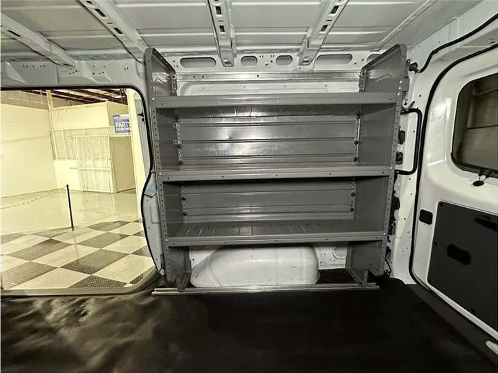 WHITE, 2019 NISSAN NV3500 HD CARGO Image 18