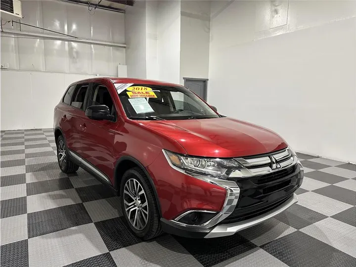 RED, 2018 MITSUBISHI OUTLANDER Image 2