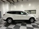 WHITE, 2017 CHEVROLET TRAVERSE Thumnail Image 4