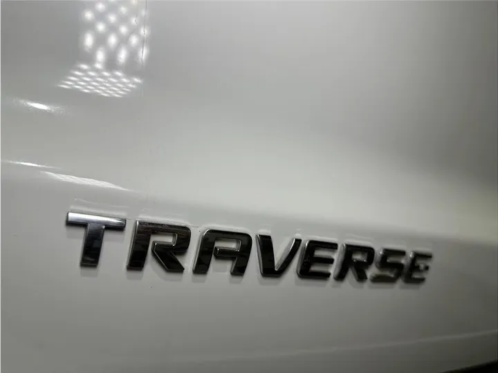 WHITE, 2017 CHEVROLET TRAVERSE Image 22