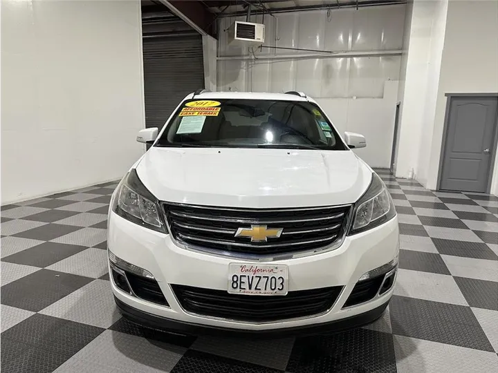 WHITE, 2017 CHEVROLET TRAVERSE Image 3