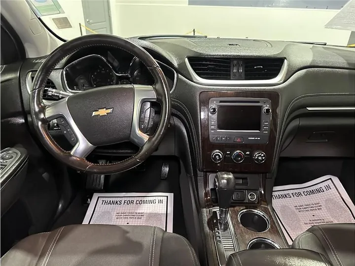 WHITE, 2017 CHEVROLET TRAVERSE Image 19