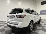 WHITE, 2017 CHEVROLET TRAVERSE Thumnail Image 5