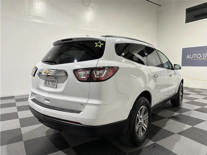 WHITE, 2017 CHEVROLET TRAVERSE Image 5