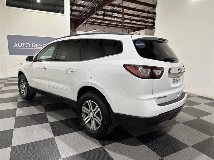 WHITE, 2017 CHEVROLET TRAVERSE Image 7