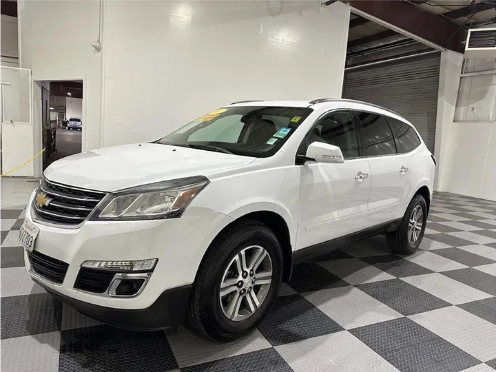 WHITE, 2017 CHEVROLET TRAVERSE Image 9