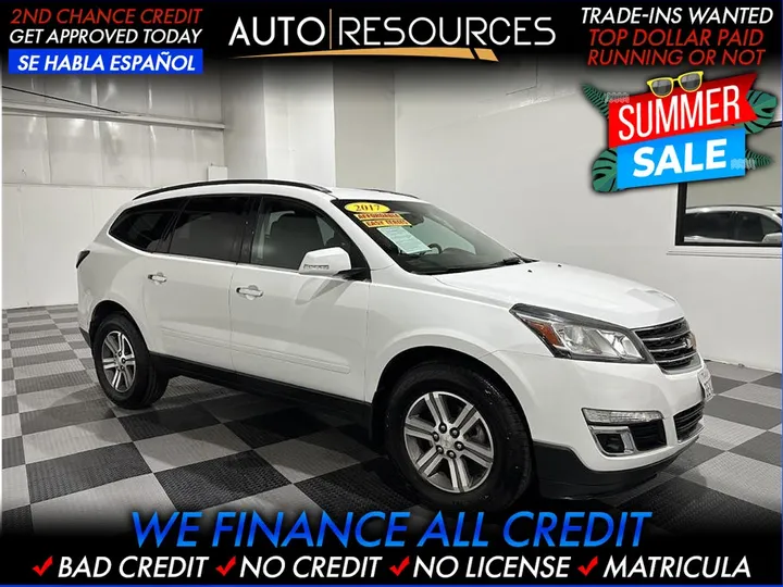 WHITE, 2017 CHEVROLET TRAVERSE Image 1