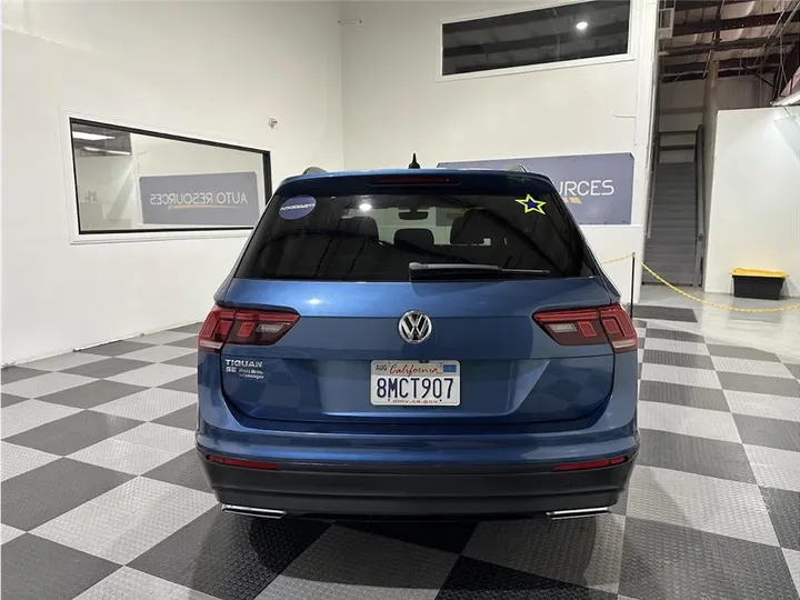 BLUE, 2019 VOLKSWAGEN TIGUAN Image 6