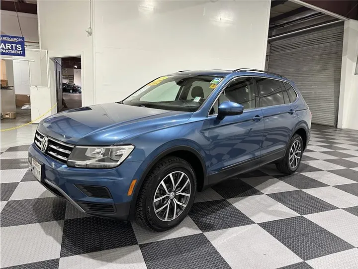 BLUE, 2019 VOLKSWAGEN TIGUAN Image 9